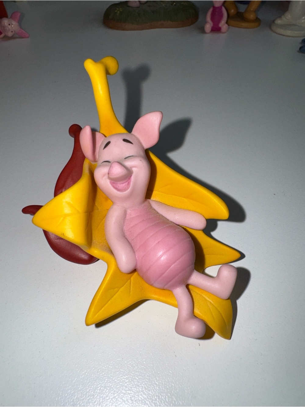 Retired Disney Winnie the Pooh & Friends Piglet Leaf Hammock Figurine  Vintage